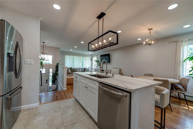 9 Carole Lane, East Islip, NY 11730