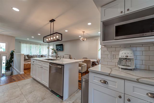 9 Carole Lane, East Islip, NY 11730