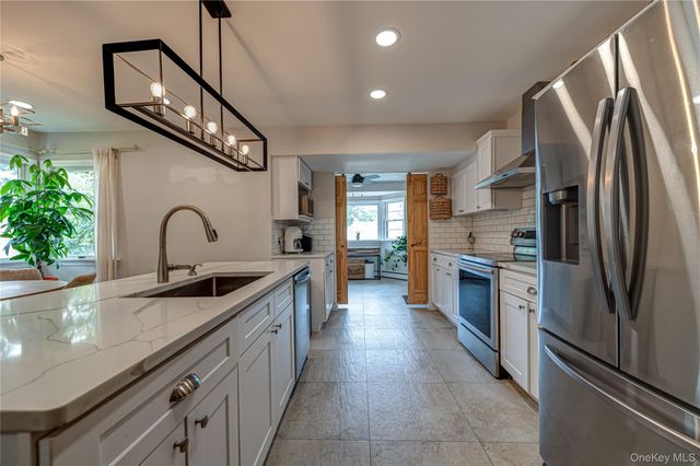 9 Carole Lane, East Islip, NY 11730