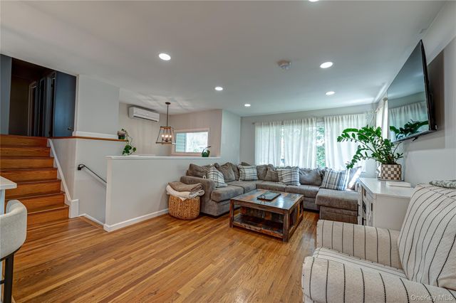 9 Carole Lane, East Islip, NY 11730