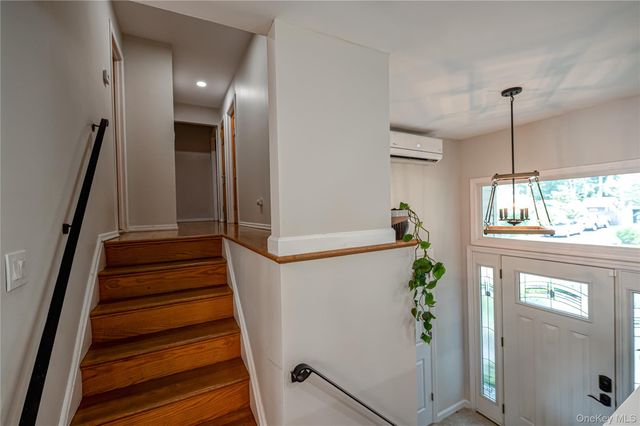 9 Carole Lane, East Islip, NY 11730