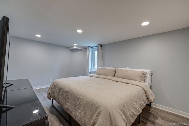 9 Carole Lane, East Islip, NY 11730