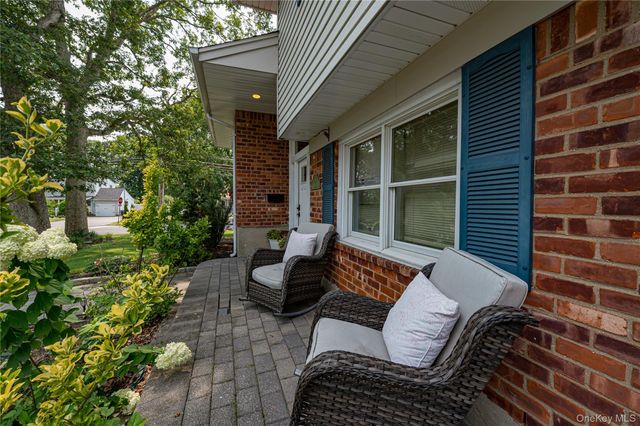 9 Carole Lane, East Islip, NY 11730