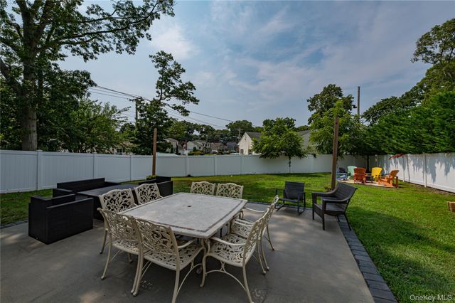 9 Carole Lane, East Islip, NY 11730