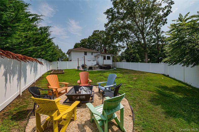 9 Carole Lane, East Islip, NY 11730