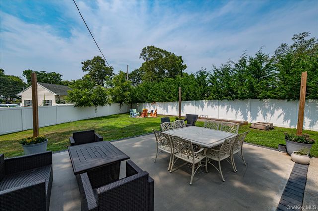 9 Carole Lane, East Islip, NY 11730