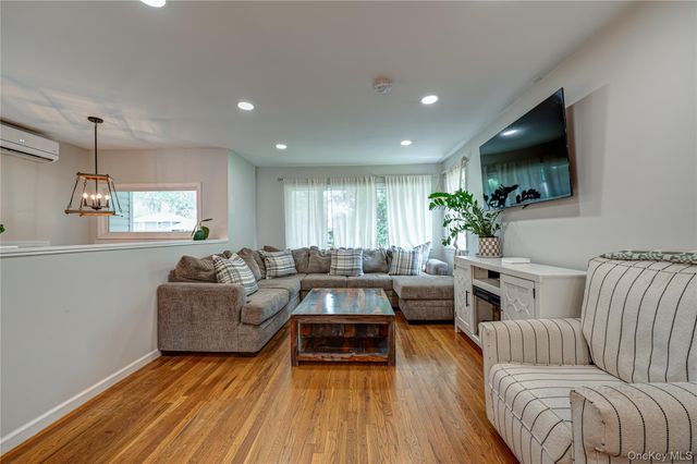 9 Carole Lane, East Islip, NY 11730