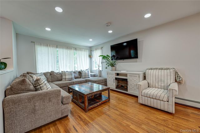9 Carole Lane, East Islip, NY 11730