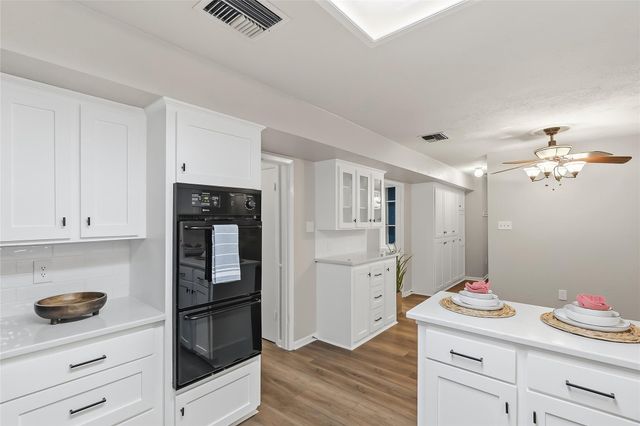 2801 Briar Grove Circle, Bryan, TX 77802