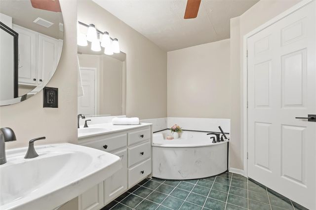 2801 Briar Grove Circle, Bryan, TX 77802