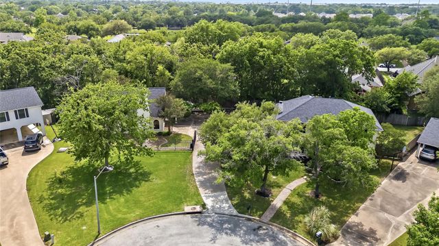 2801 Briar Grove Circle, Bryan, TX 77802