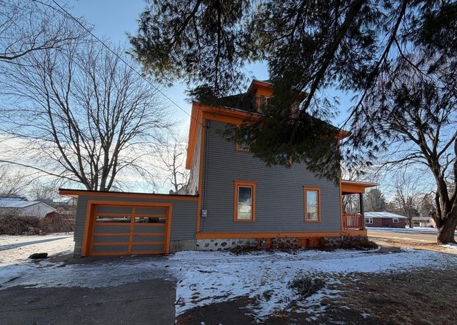 202 E GARFIELD AVENUE, Marion, WI 54950