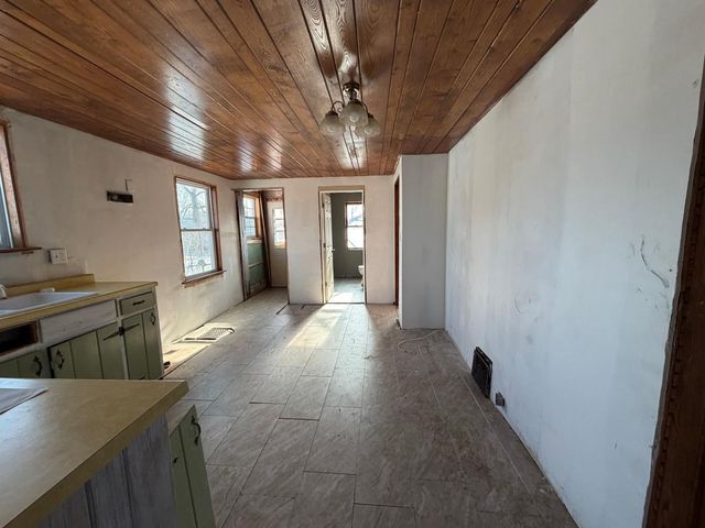 202 E GARFIELD AVENUE, Marion, WI 54950