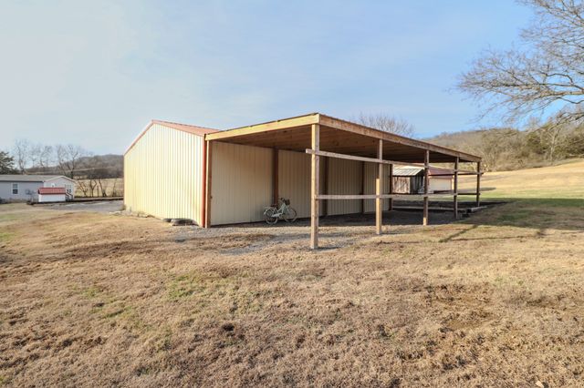 186 Aggie Perry Rd, Bethpage, TN 37022