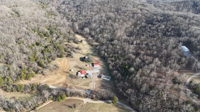 186 Aggie Perry Rd, Bethpage, TN 37022