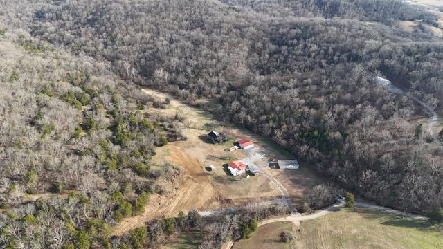 186 Aggie Perry Rd, Bethpage, TN 37022