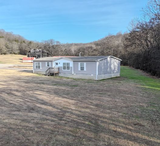 186 Aggie Perry Rd, Bethpage, TN 37022