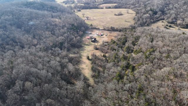 186 Aggie Perry Rd, Bethpage, TN 37022