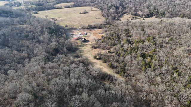 186 Aggie Perry Rd, Bethpage, TN 37022