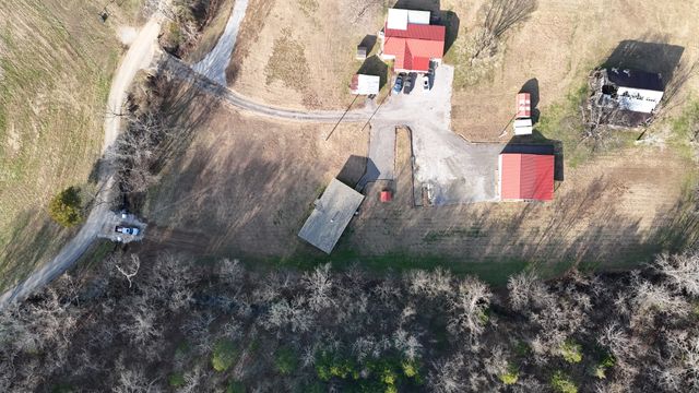 186 Aggie Perry Rd, Bethpage, TN 37022