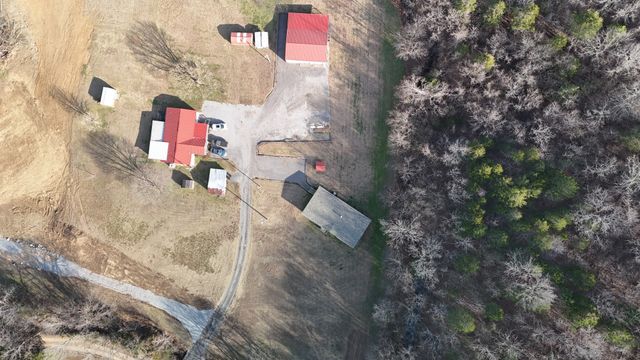 186 Aggie Perry Rd, Bethpage, TN 37022