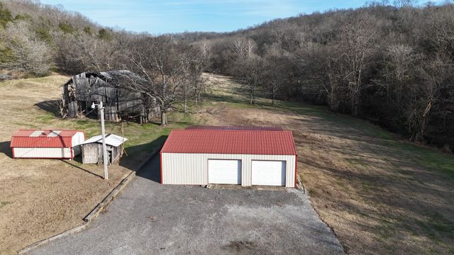 186 Aggie Perry Rd, Bethpage, TN 37022