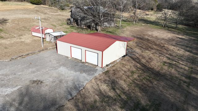 186 Aggie Perry Rd, Bethpage, TN 37022