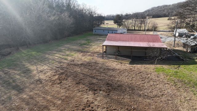 186 Aggie Perry Rd, Bethpage, TN 37022