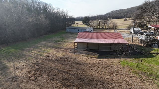 186 Aggie Perry Rd, Bethpage, TN 37022