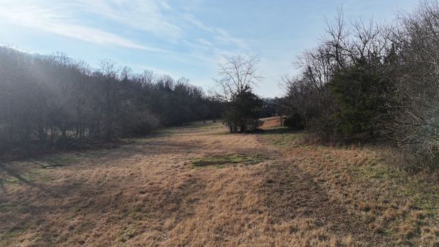 186 Aggie Perry Rd, Bethpage, TN 37022