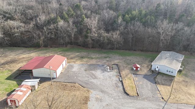 186 Aggie Perry Rd, Bethpage, TN 37022