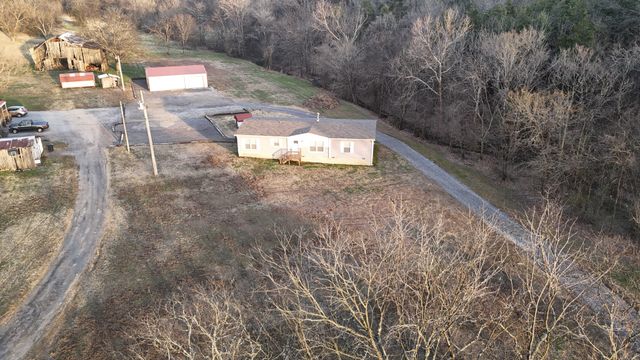 186 Aggie Perry Rd, Bethpage, TN 37022