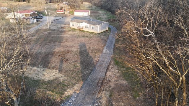 186 Aggie Perry Rd, Bethpage, TN 37022