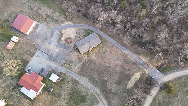 186 Aggie Perry Rd, Bethpage, TN 37022