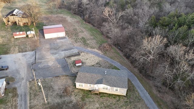 186 Aggie Perry Rd, Bethpage, TN 37022