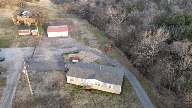 186 Aggie Perry Rd, Bethpage, TN 37022