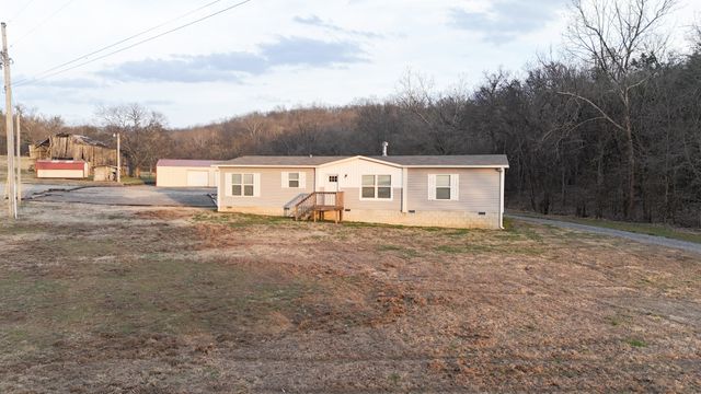 186 Aggie Perry Rd, Bethpage, TN 37022