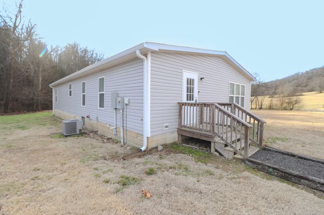 186 Aggie Perry Rd, Bethpage, TN 37022