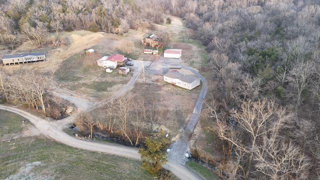 186 Aggie Perry Rd, Bethpage, TN 37022