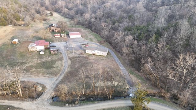 186 Aggie Perry Rd, Bethpage, TN 37022