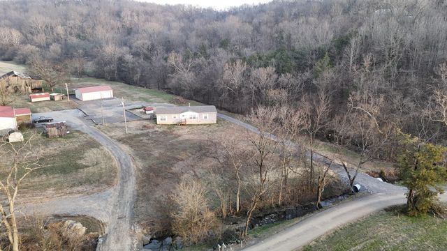 186 Aggie Perry Rd, Bethpage, TN 37022