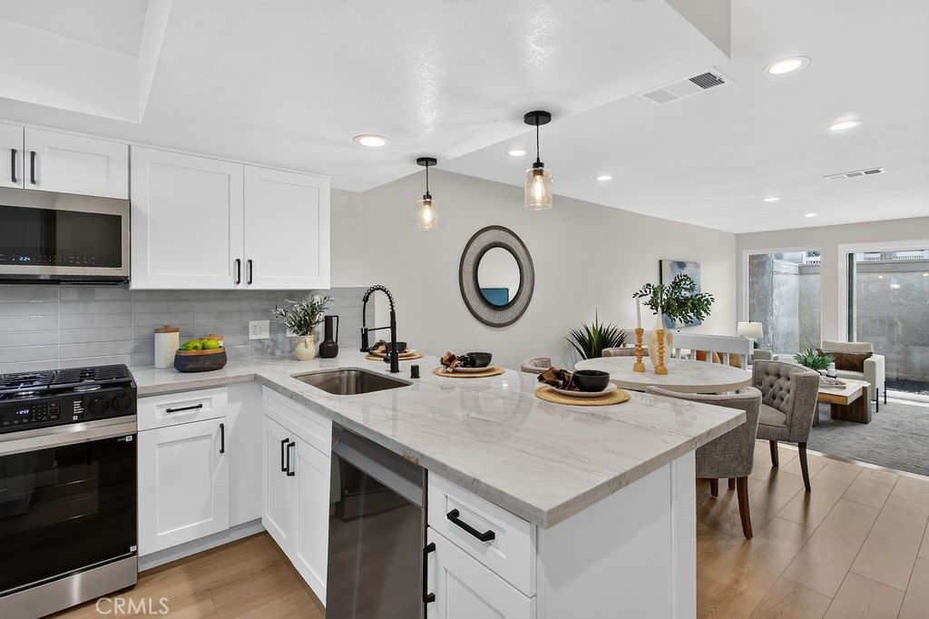 2220 E Chapman 9, Fullerton, CA 92831 — exterior