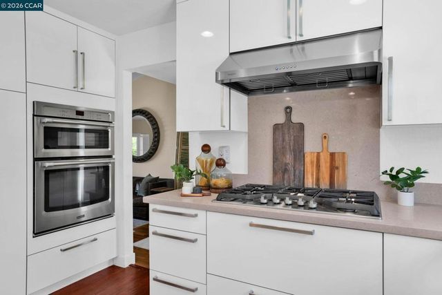 33 El Molino Dr, Clayton, CA 94517