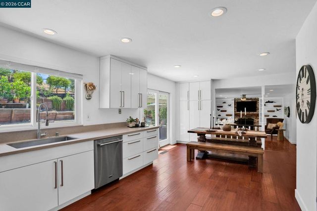 33 El Molino Dr, Clayton, CA 94517