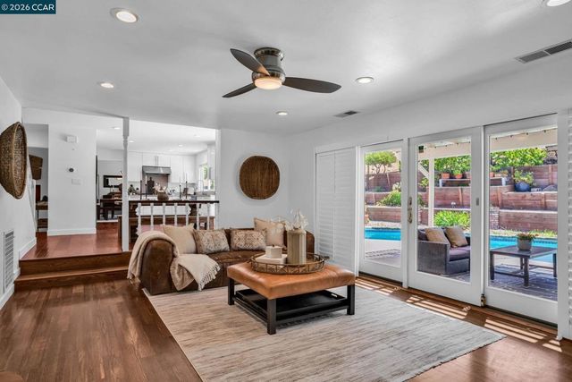 33 El Molino Dr, Clayton, CA 94517