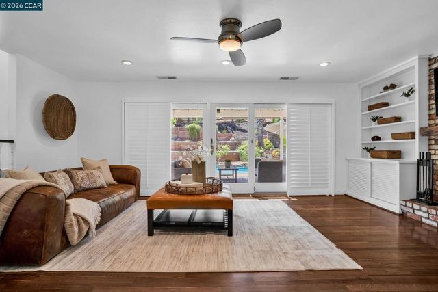 33 El Molino Dr, Clayton, CA 94517