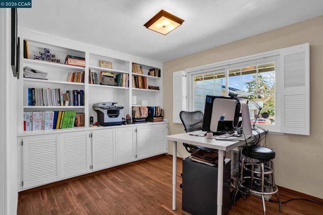 33 El Molino Dr, Clayton, CA 94517