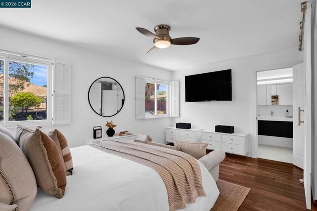 33 El Molino Dr, Clayton, CA 94517