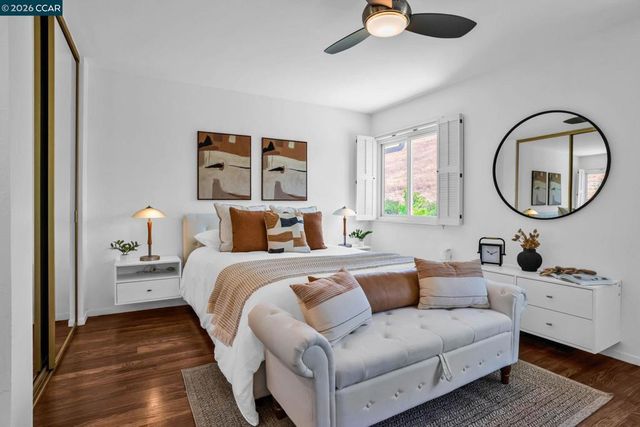 33 El Molino Dr, Clayton, CA 94517