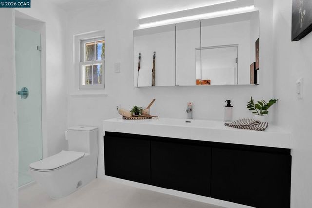 33 El Molino Dr, Clayton, CA 94517